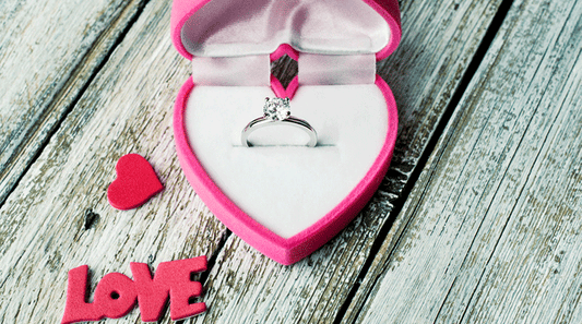 Tipps zur Verlobung: Heiratsantrag zum Valentinstag