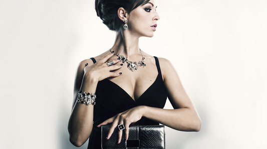 Style-Ratgeber: Schmuck zum schwarzen Kleid